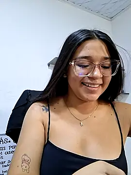 -VICKKY online show from June 30, 7:35 pm
