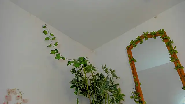 BonnieCute  online show from August 4, 11:44 pm