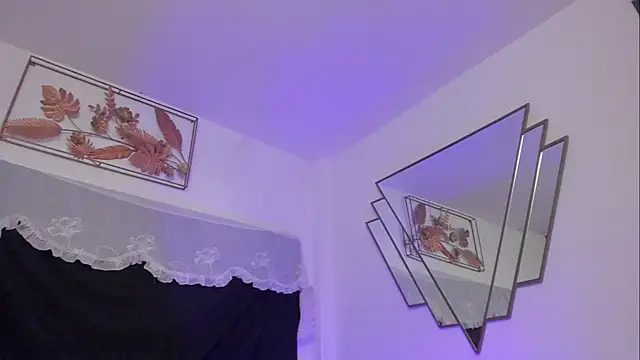 Snapshot of BonnieCute_ chatting on October 2, 12:37 am BonnieCute online show from October 2, 12:37 am