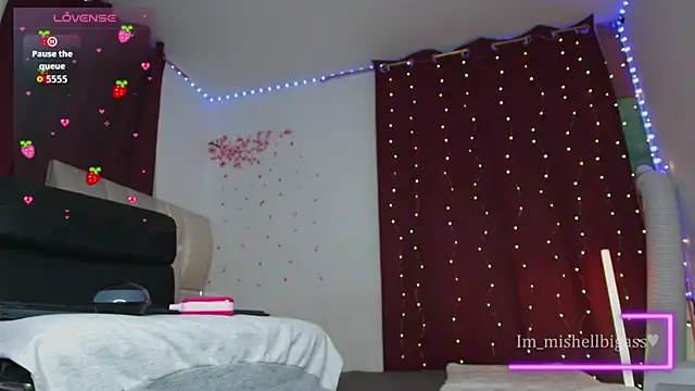 im mishellbigass online show from June 27, 7:53 am