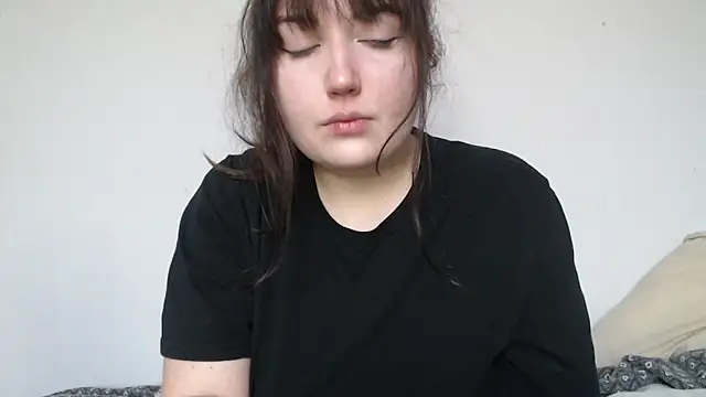 Lynylou online show from March 17, 5:06 pm