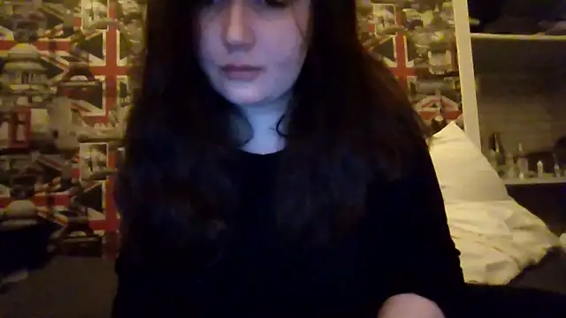 Lynylou online show from February 2, 2:32 am