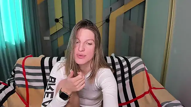 EmilyWalkeri online show from October 21, 8:40 am