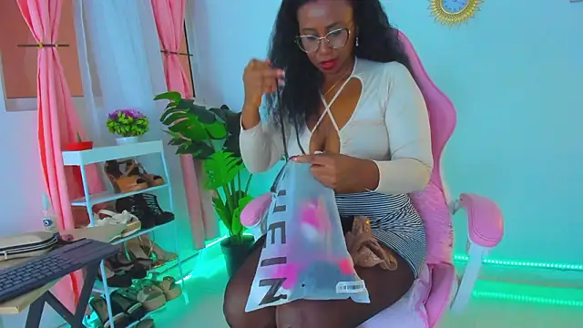 alexajhonson1012 online show from February 5, 7:06 pm