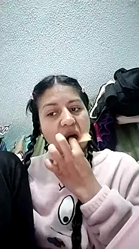 Snapshot of Tiphanydirty3 chatting on September 18, 12:20 am Tiphanydirty3 online show from September 18, 12:20 am