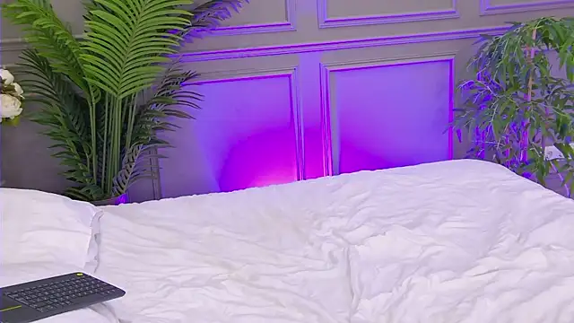 TrishaWinslet online show from October 5, 1:27 pm