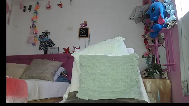 KeillyDiaz online show from July 6, 7:05 pm