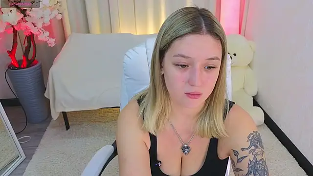 JessRosen online show from November 27, 3:31 am