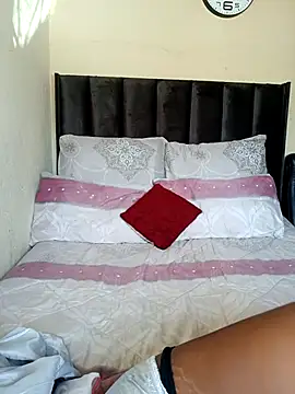 Snapshot of SexySlenderLexy chatting on October 2, 9:25 am SexySlenderLexy online show from October 2, 9:25 am