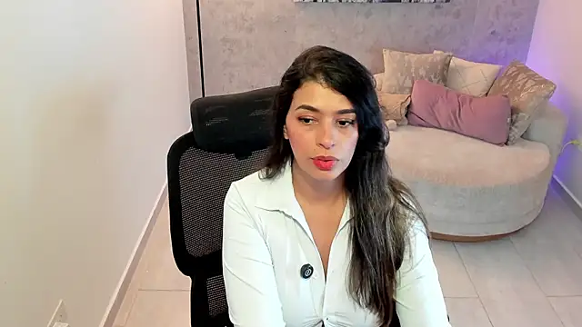 gia watsonn online show from August 3, 6:35 pm