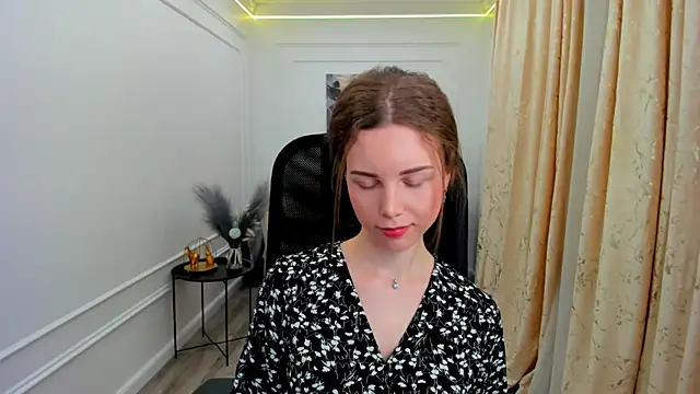 MileyWings online show from June 18, 11:37 am