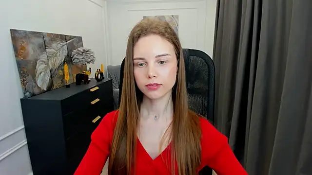MileyWings online show from April 29, 5:40 pm