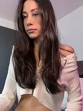 Sophiehii online show from July 12, 4:30 pm
