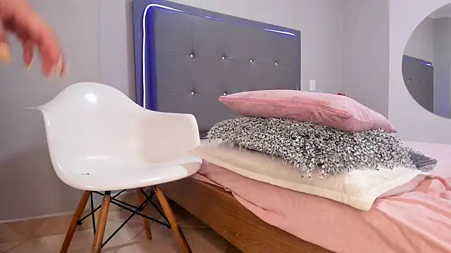 emma lye online show from September 10, 10:43 pm