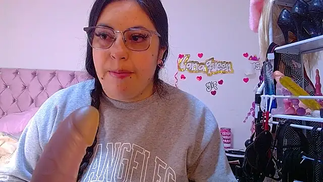 lanaqueen699 online show from June 18, 12:21 pm
