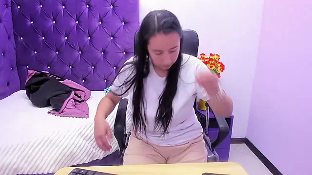 NaomyPrinces online show from May 30, 2:37 pm