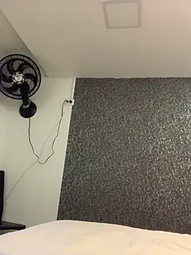 Larabrooks online show from November 6, 7:20 pm