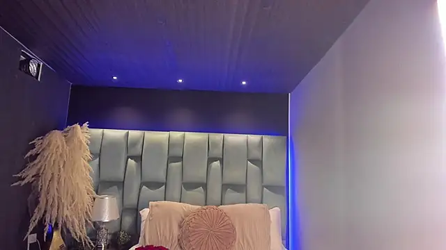 Larabrooks online show from October 29, 7:49 pm