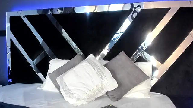 Larabrooks online show from July 28, 7:04 pm