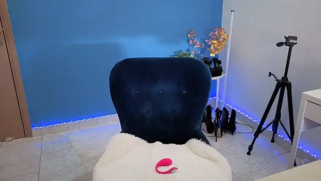 Snapshot of NaughtyMe chatting on October 27, 6:31 am NaughtyMe online show from October 27, 6:31 am