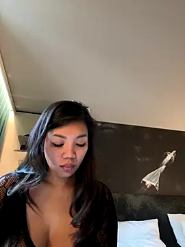 Snapshot of NaughtyMe chatting on October 18, 7:22 am NaughtyMe online show from October 18, 7:22 am