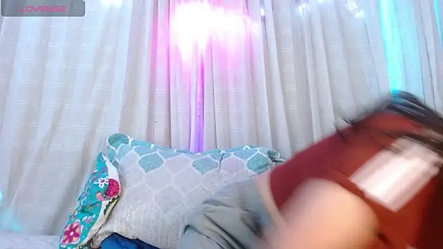 zoewilliams2 online show from December 17, 4:05 am