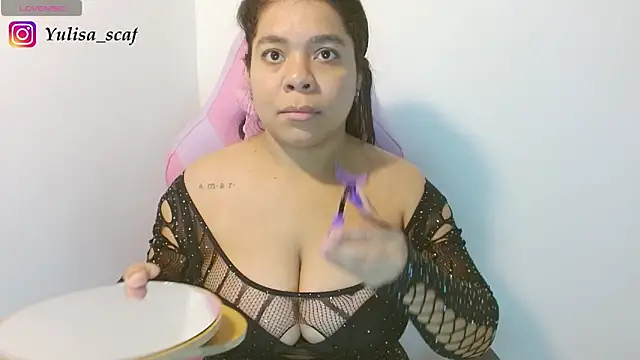 yulissa18 online show from May 12, 1:36 am