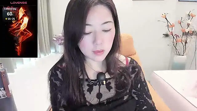 Snapshot of Crystal_Wings chatting on October 10, 1:43 am Crystal Wings online show from October 10, 1:43 am
