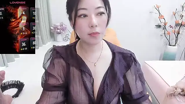 Snapshot of Crystal_Wings chatting on October 15, 2:36 am Crystal Wings online show from October 15, 2:36 am