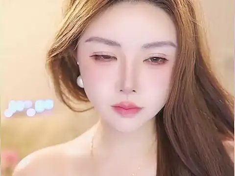Qiaoqiao  online show from July 28, 6:20 pm