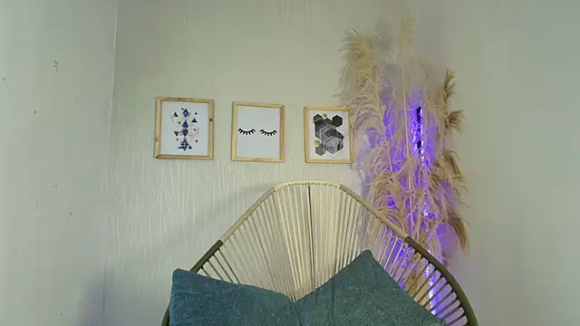 flavia cruz online show from August 4, 1:39 pm