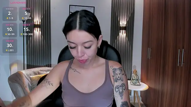 zoee jackson online show from June 25, 6:31 pm
