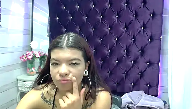 Snapshot of lorecherry chatting on September 10, 10:21 pm lorecherry online show from September 10, 10:21 pm