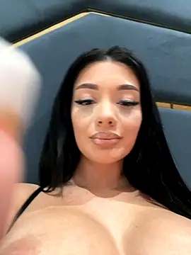Snapshot of amirahylerr chatting on October 13, 7:38 pm amirahylerr online show from October 13, 7:38 pm