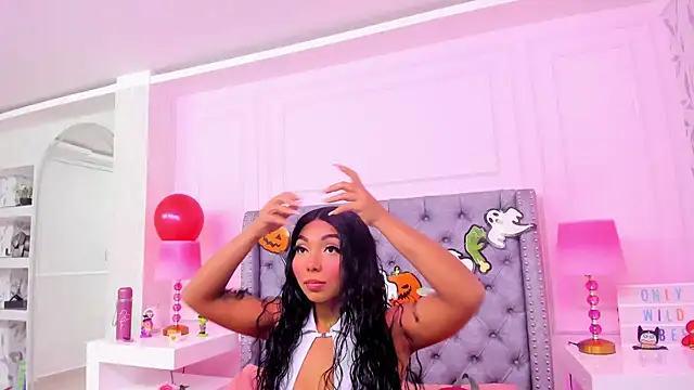 HaileeRoberts online show from October 16, 12:41 pm