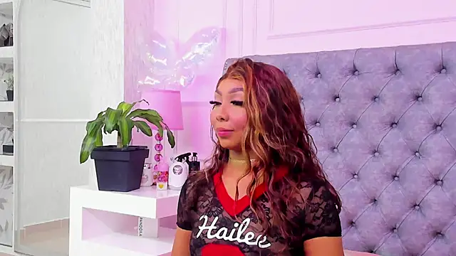 HaileeRoberts online show from July 5, 1:06 pm
