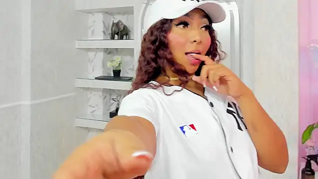 HaileeRoberts online show from July 18, 12:51 pm