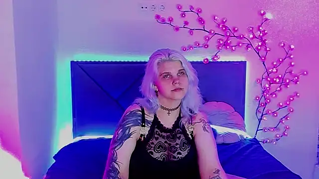 JoannLowe online show from June 12, 3:03 am
