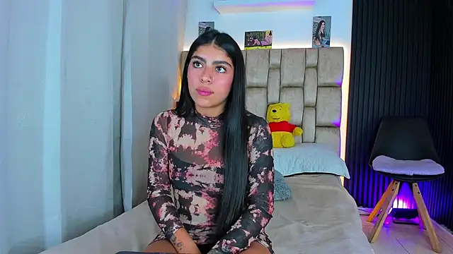 Snapshot of little_sophie18 chatting on October 5, 8:47 pm little sophie18 online show from October 5, 8:47 pm