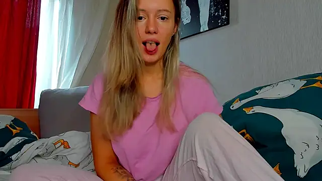 foxy blond online show from November 9, 6:31 am