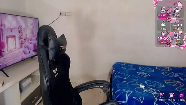 DannaDocell online show from May 3, 2:04 am