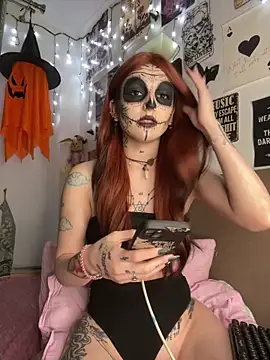 MoonAgnes online show from May 5, 3:04 pm