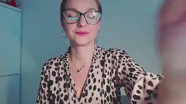 AliciaDesire online show from February 25, 6:45 am