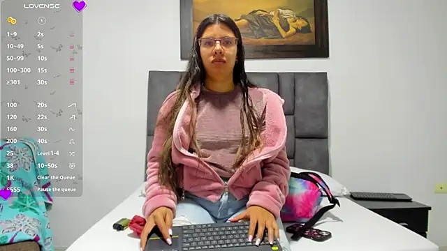 Vahiolet smith online show from July 22, 12:39 pm