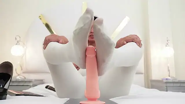 Camilaperson online show from November 20, 5:58 pm