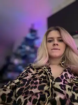 Love Bri online show from December 16, 12:33 pm