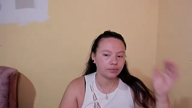 lauraguzman online show from July 29, 3:06 am