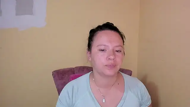 lauraguzman online show from July 18, 4:16 am