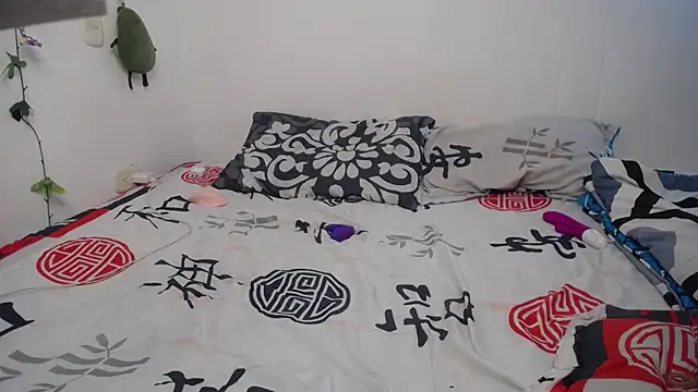 Julieta Hass online show from November 13, 9:14 pm