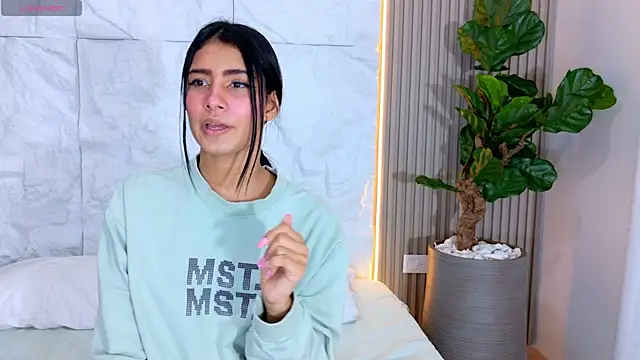 LaurenRodriiguez online show from July 19, 6:43 pm